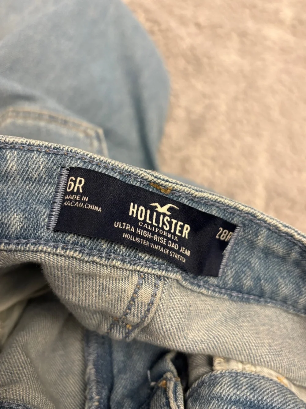 Women's Hollister Ultra High Rise Dad Jeans - Picture 7 of 7